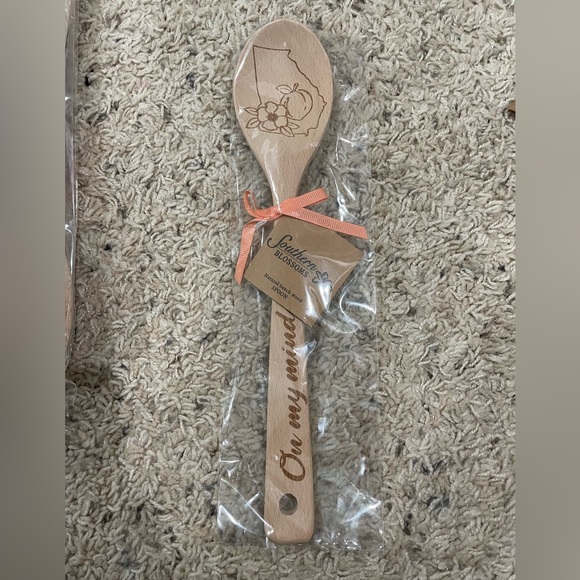 Natural Beech Wood Spoon Georgia On My Mind Peach - Picture 2 of 3